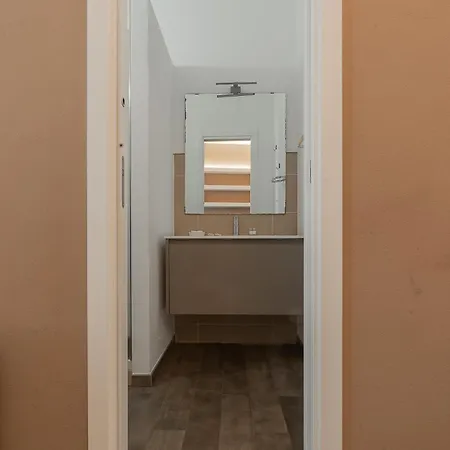 Rondinella Flat * Florence
